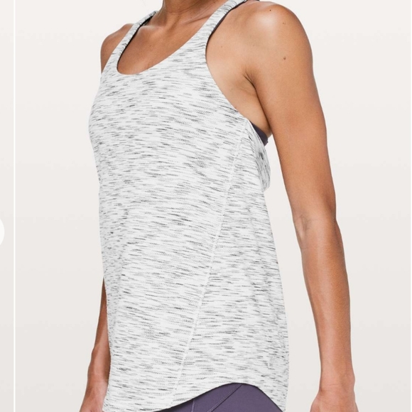 ❌️SOLD❌️ Lululemon Moment to Movement 2-in-1 Tank - Picture 4 of 10